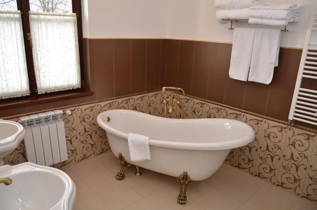 Chateau Royal Hotel Berezovka  Room photo