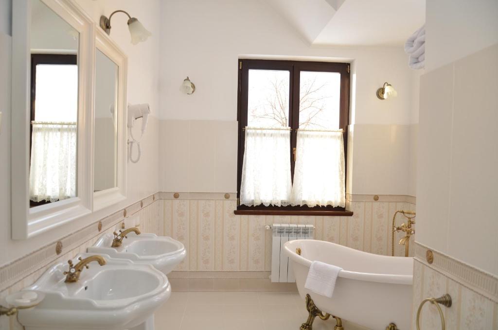Chateau Royal Hotel Berezovka  Room photo