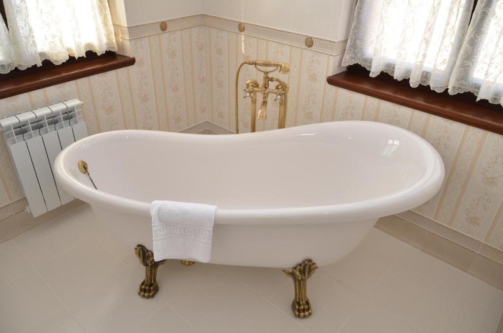 Chateau Royal Hotel Berezovka  Room photo