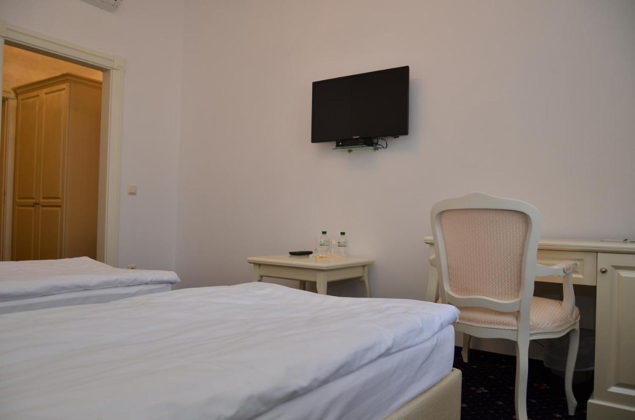 Chateau Royal Hotel Berezovka  Room photo
