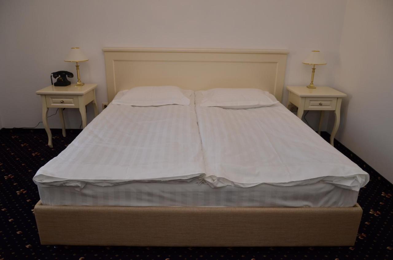 Chateau Royal Hotel Berezovka  Room photo